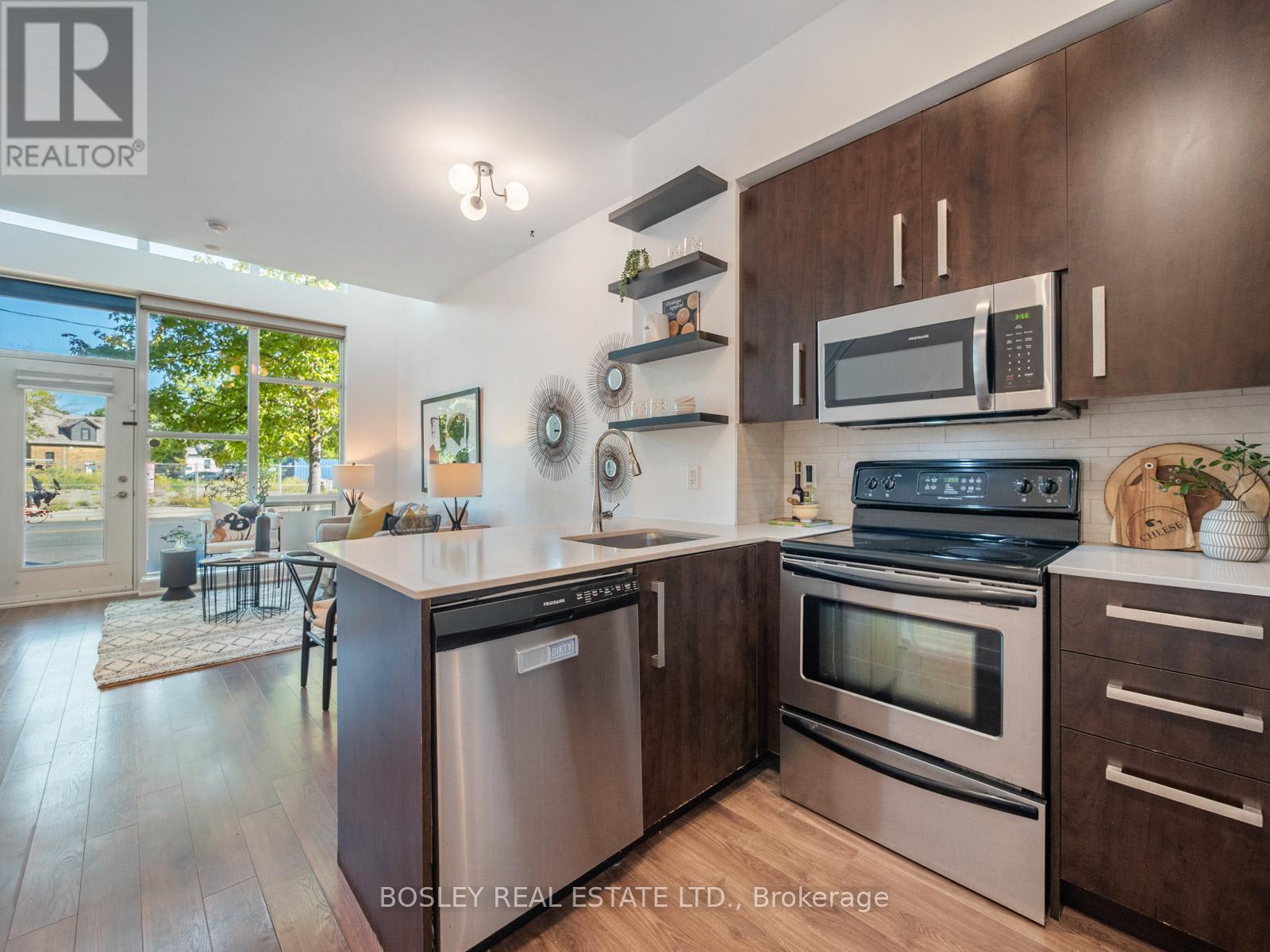 Th 1 - 1048 Broadview Avenue, Toronto, ON - Indoor Photo Showing Kitchen
