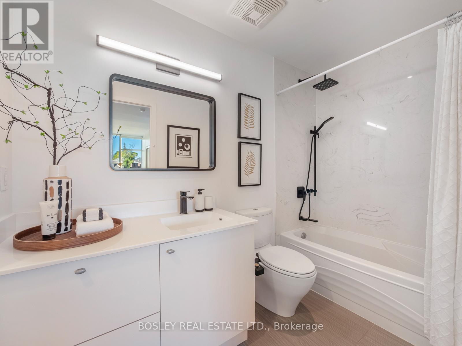 Th 1 - 1048 Broadview Avenue, Toronto, ON - Indoor Photo Showing Bathroom