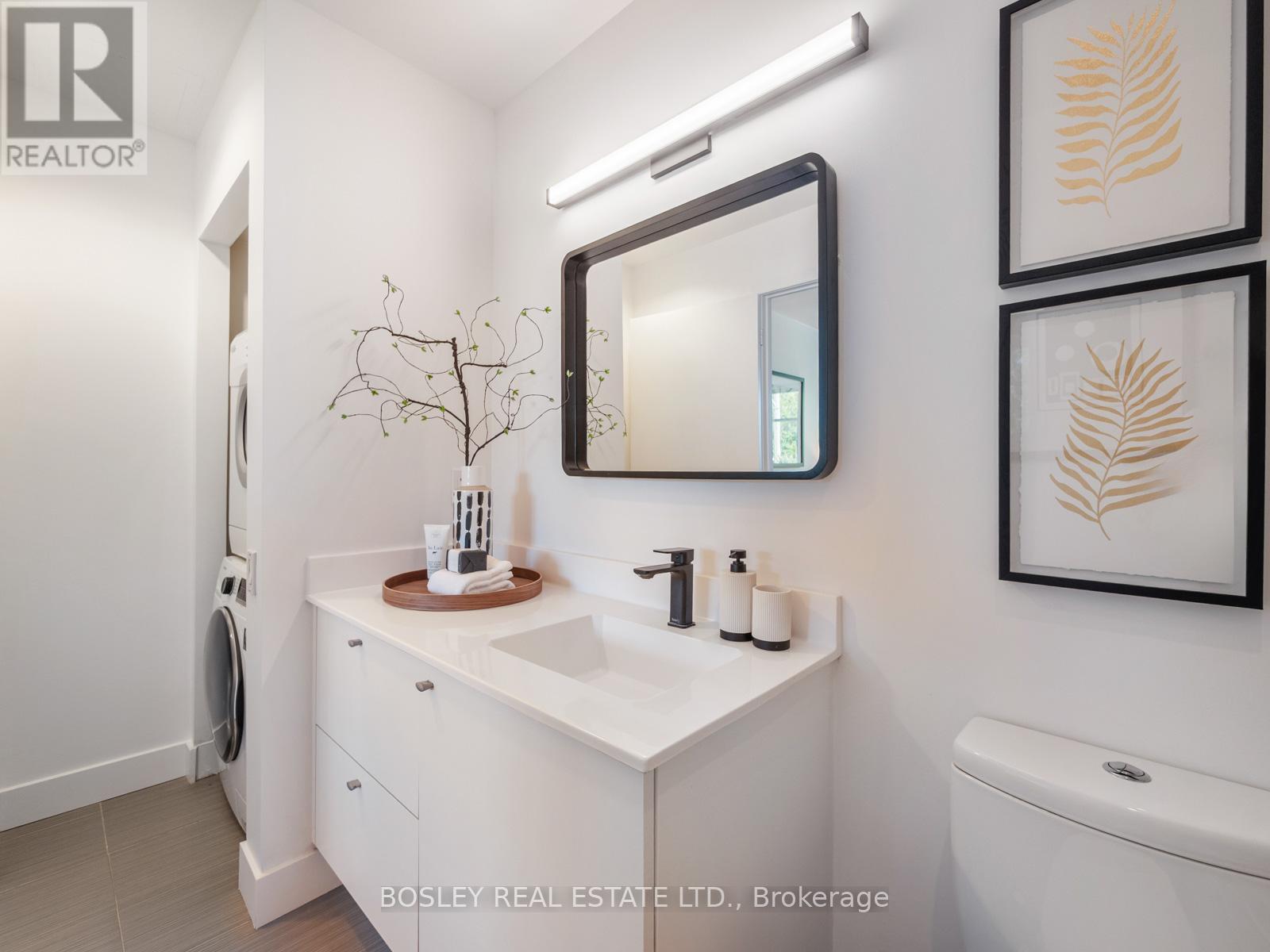 Th 1 - 1048 Broadview Avenue, Toronto, ON - Indoor Photo Showing Bathroom