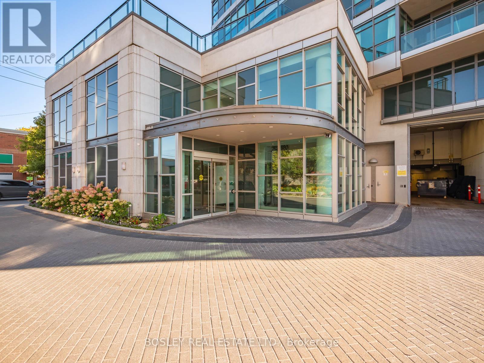 Th 1 - 1048 Broadview Avenue, Toronto, ON - Outdoor