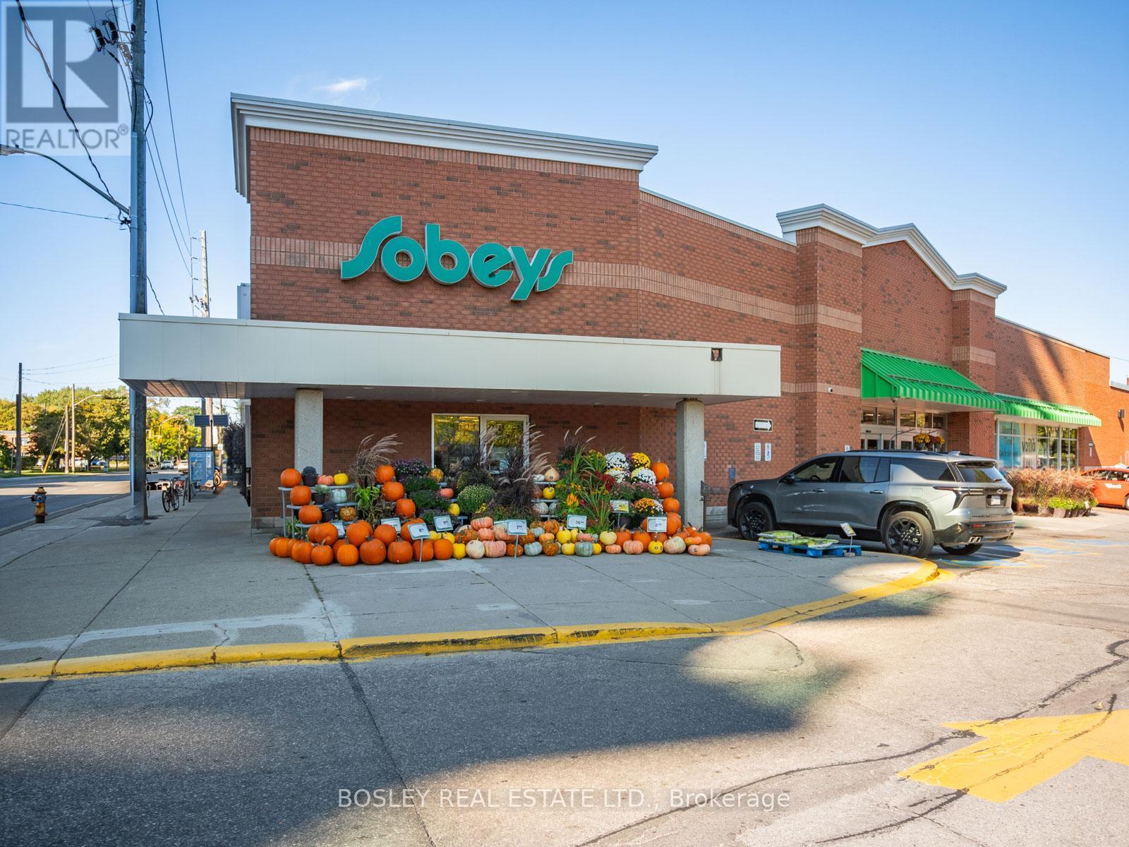 Th 1 - 1048 Broadview Avenue, Toronto, ON - Outdoor