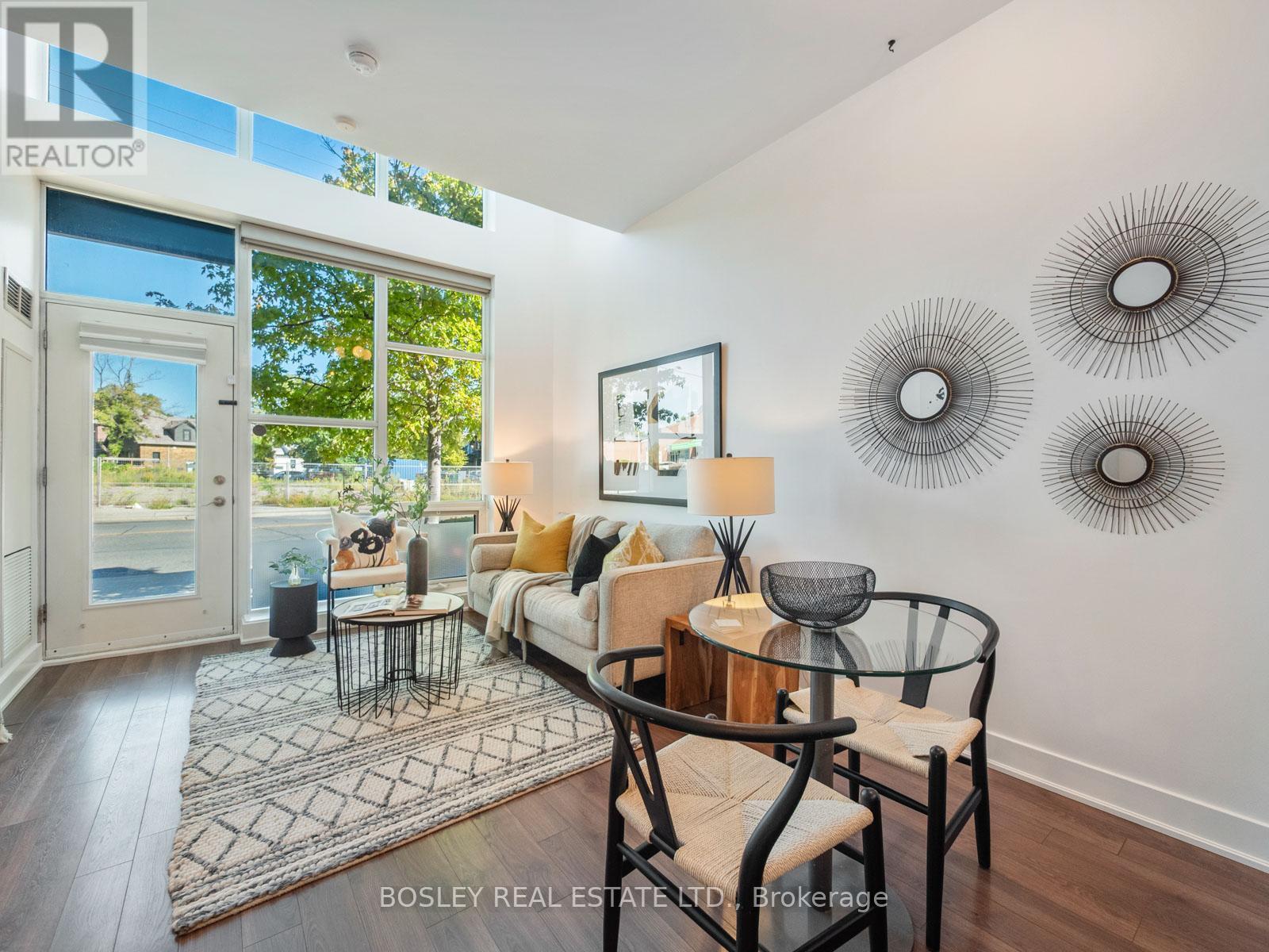 Th 1 - 1048 Broadview Avenue, Toronto, ON - Indoor Photo Showing Dining Room