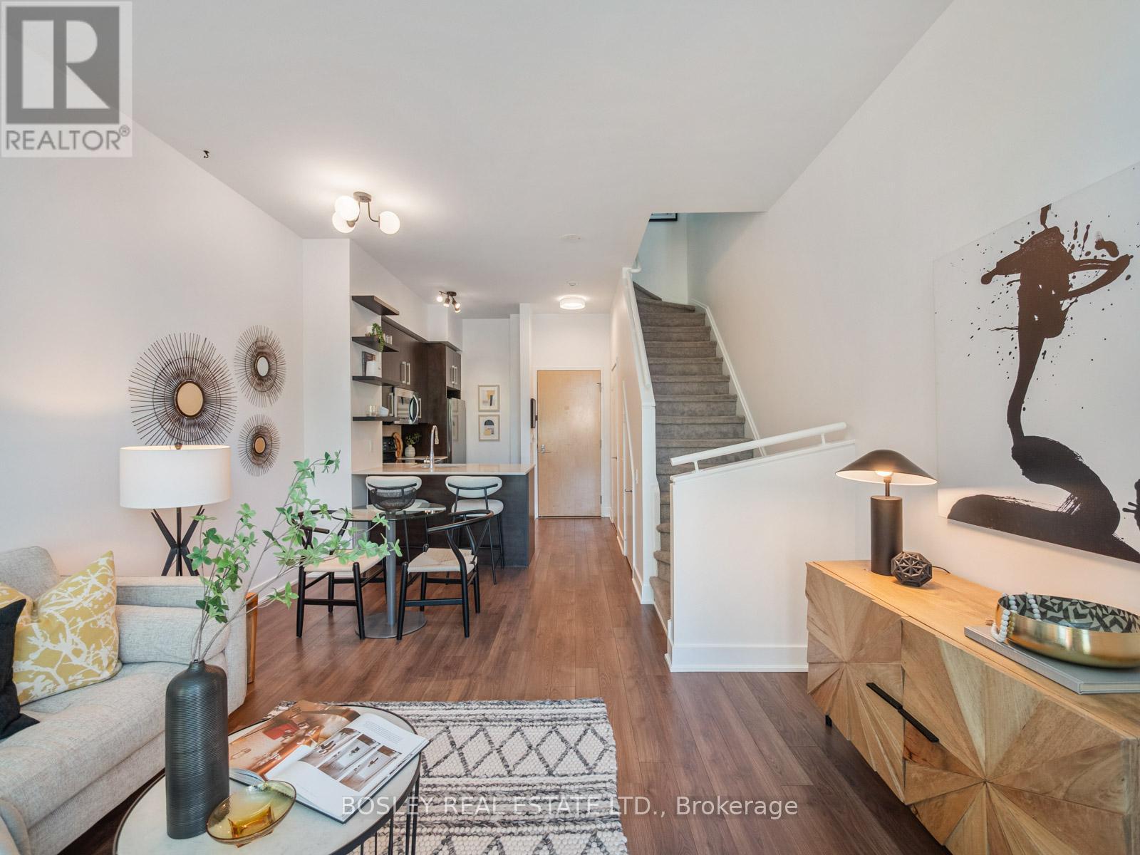 Th 1 - 1048 Broadview Avenue, Toronto, ON - Indoor Photo Showing Living Room