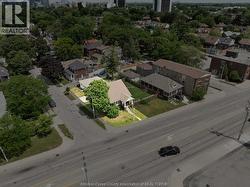 426 TECUMSEH RD W Windsor, ON N8X 1G5