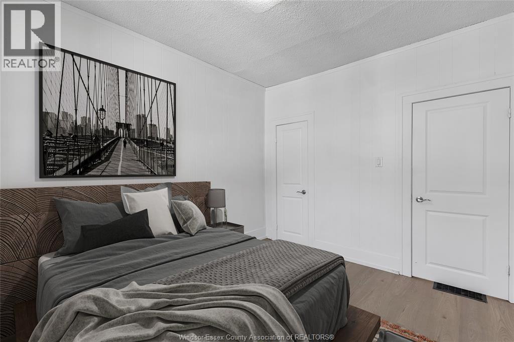 426 Tecumseh Rd W, Windsor, ON - Indoor Photo Showing Bedroom