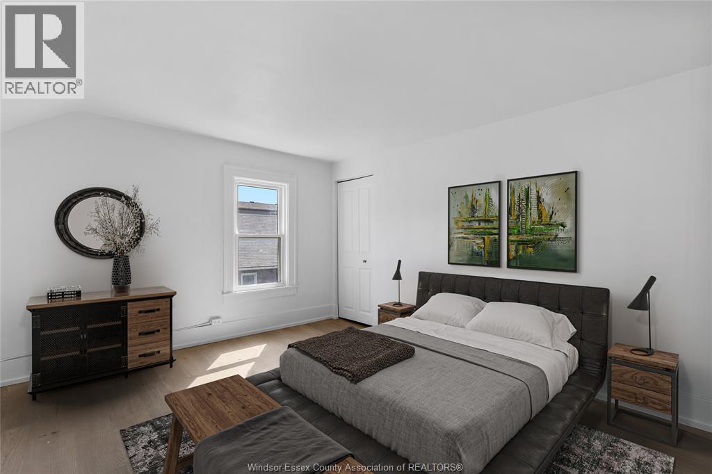 426 Tecumseh Rd W, Windsor, ON - Indoor Photo Showing Bedroom