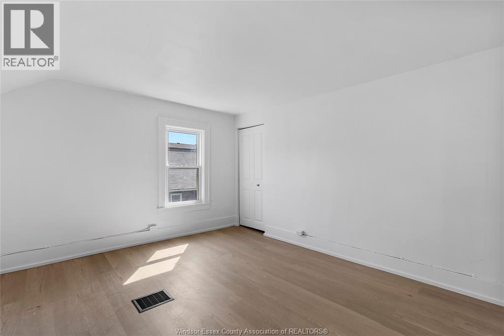 426 Tecumseh Rd W, Windsor, ON - Indoor Photo Showing Other Room