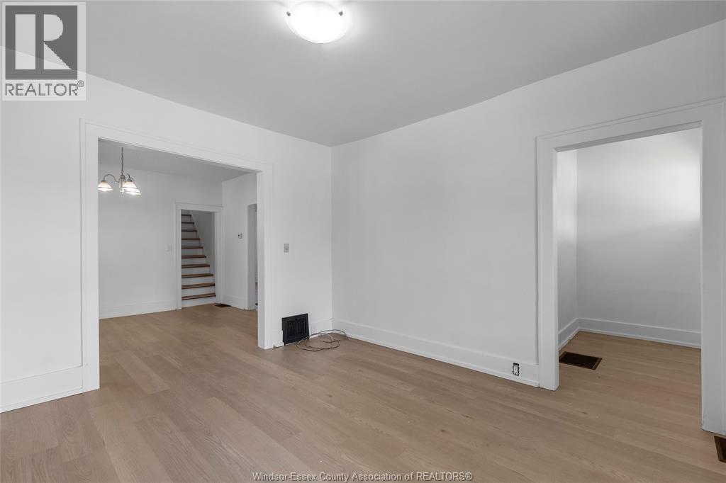 426 Tecumseh Rd W, Windsor, ON - Indoor Photo Showing Other Room