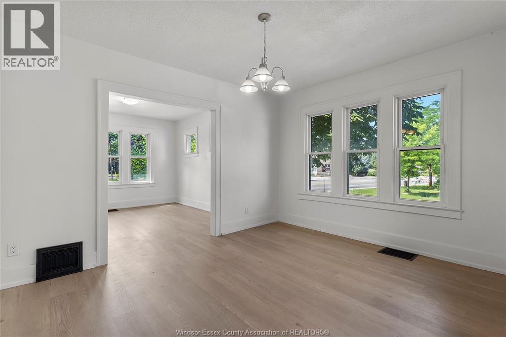426 Tecumseh Rd W, Windsor, ON - Indoor Photo Showing Other Room