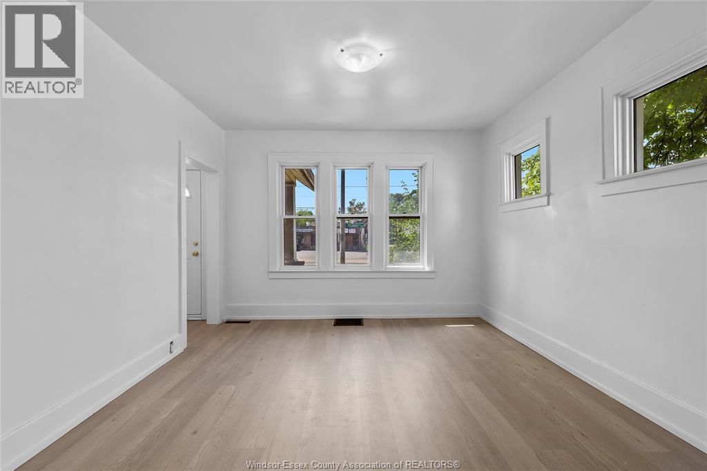 426 Tecumseh Rd W, Windsor, ON - Indoor Photo Showing Other Room