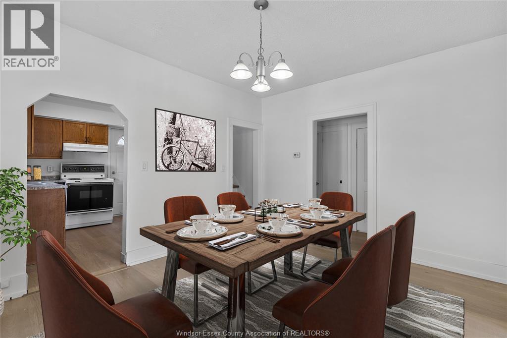 426 Tecumseh Rd W, Windsor, ON - Indoor Photo Showing Dining Room