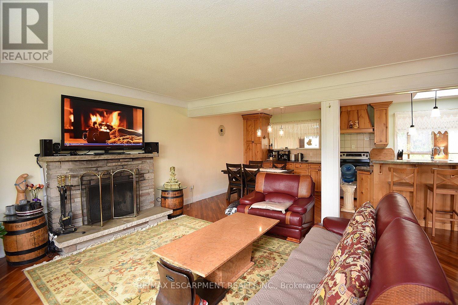564 Evans Road, Hamilton, ON - Indoor Photo Showing Living Room With Fireplace