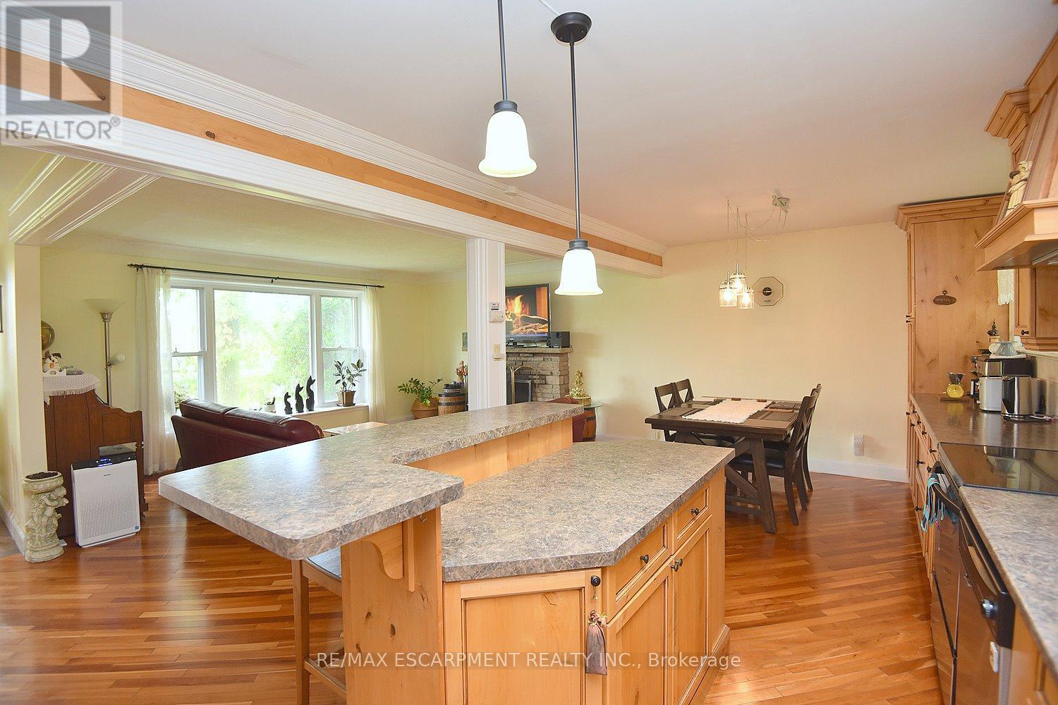 564 Evans Road, Hamilton, ON - Indoor Photo Showing Kitchen