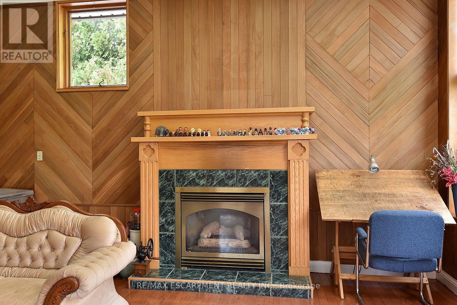 564 Evans Road, Hamilton, ON - Indoor Photo Showing Living Room With Fireplace