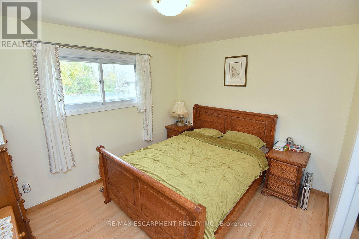 564 Evans Road, Hamilton, ON - Indoor Photo Showing Bedroom