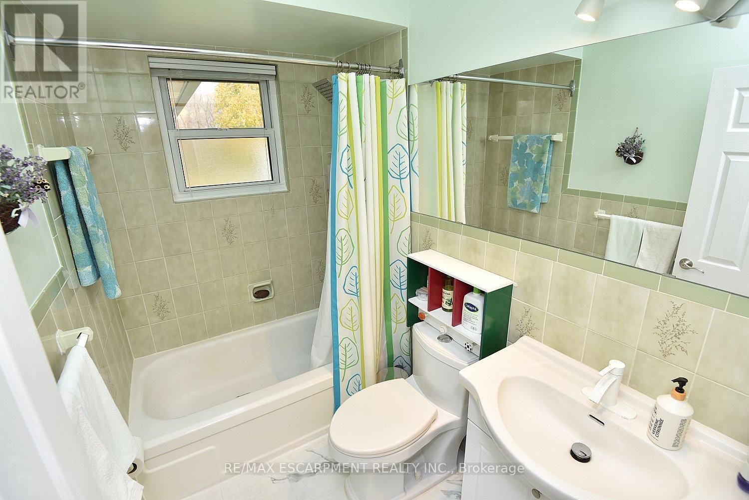564 Evans Road, Hamilton, ON - Indoor Photo Showing Bathroom