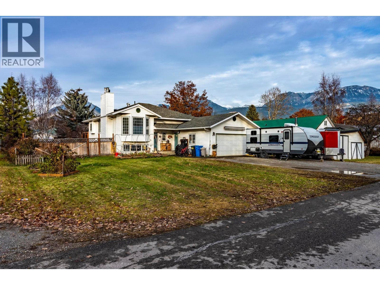 517 12Th Street S, Golden, BC - Outdoor