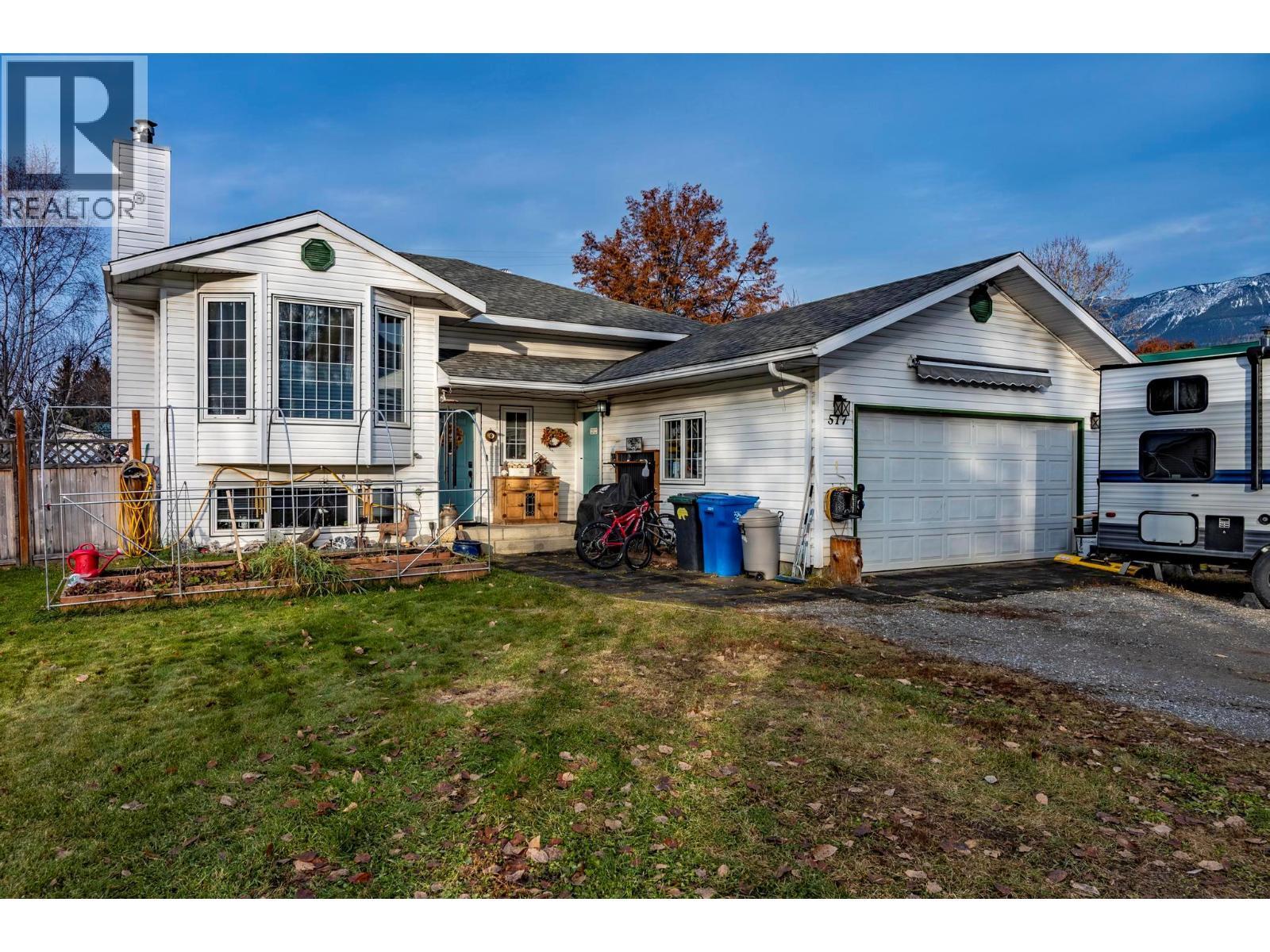 517 12Th Street S, Golden, BC - Outdoor With Facade
