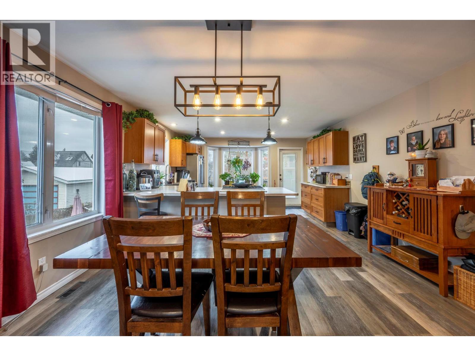 517 12Th Street S, Golden, BC - Indoor Photo Showing Dining Room
