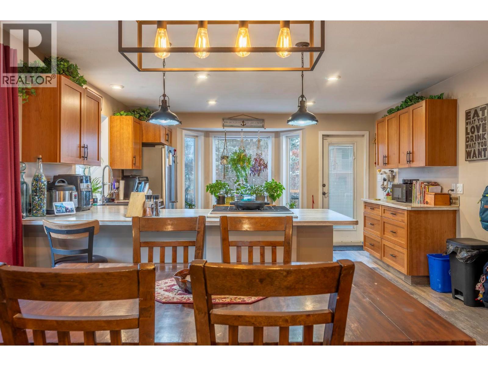 517 12Th Street S, Golden, BC - Indoor Photo Showing Other Room