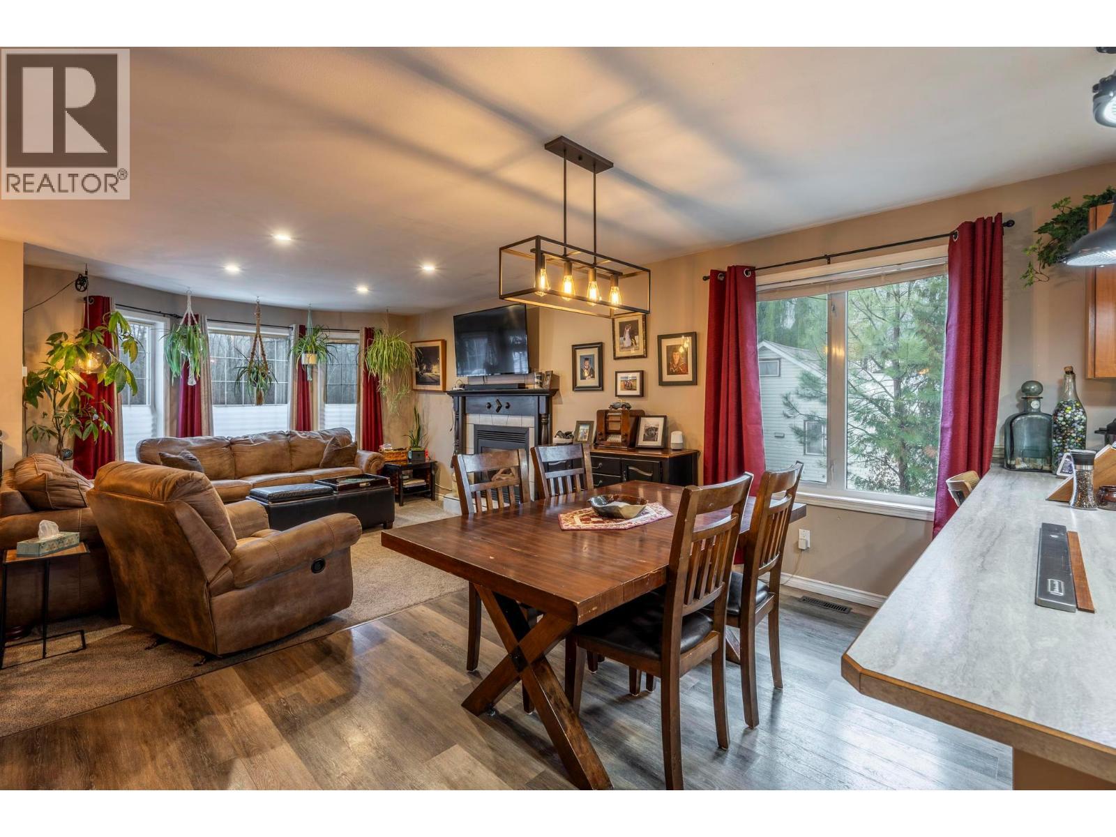 517 12Th Street S, Golden, BC - Indoor