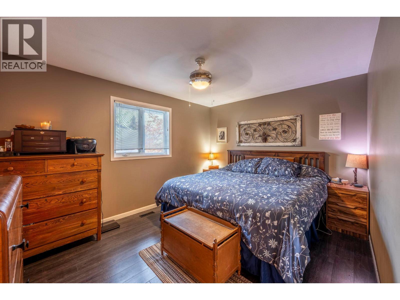 517 12Th Street S, Golden, BC - Indoor Photo Showing Bedroom