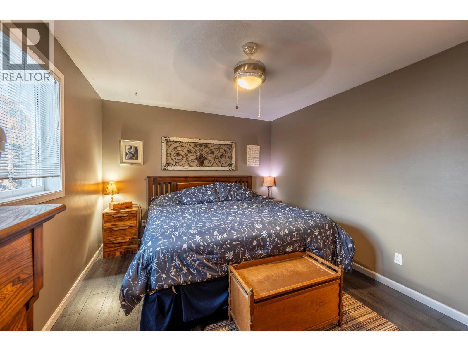 517 12Th Street S, Golden, BC - Indoor Photo Showing Bedroom