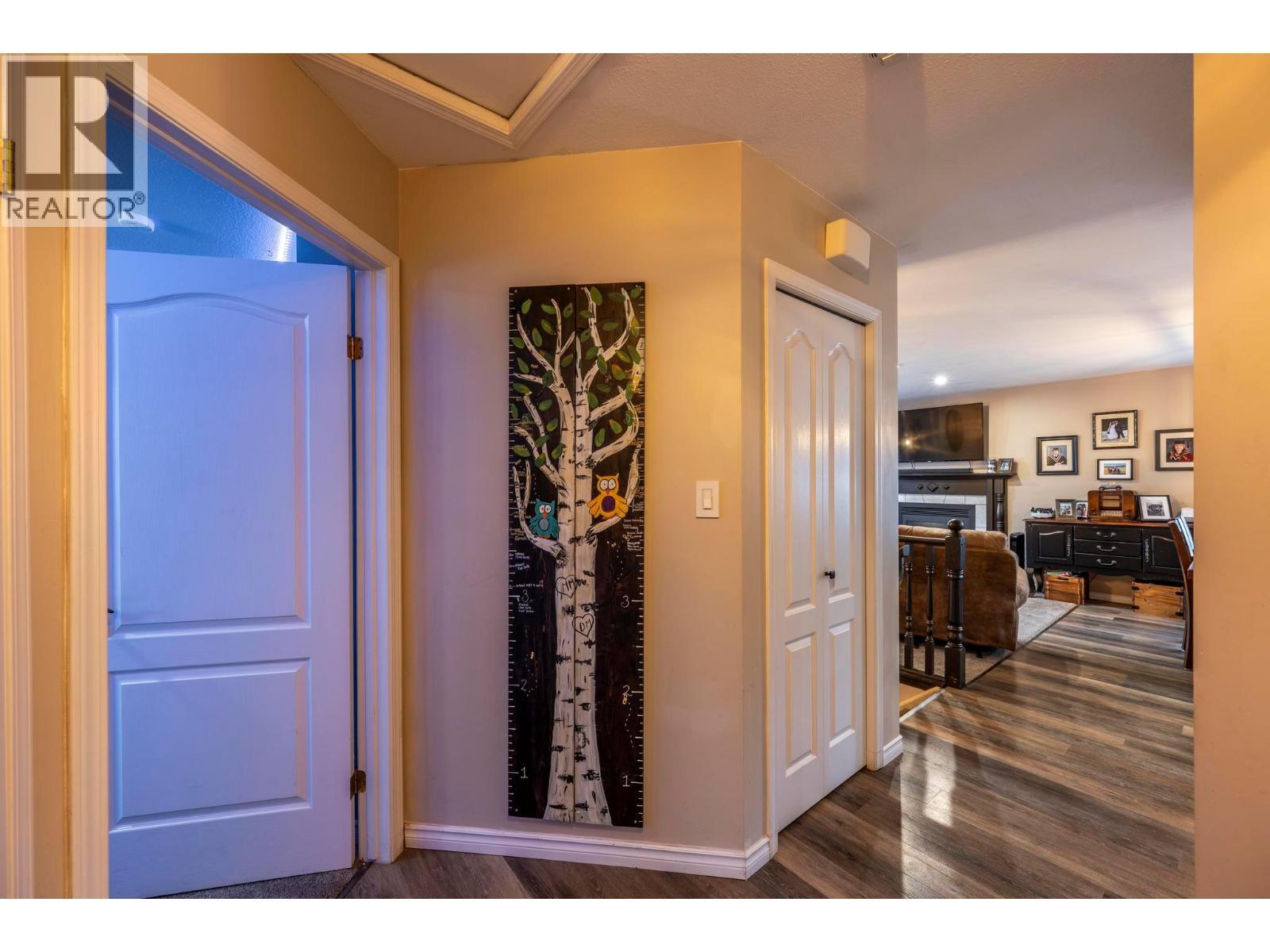 517 12Th Street S, Golden, BC - Indoor Photo Showing Other Room