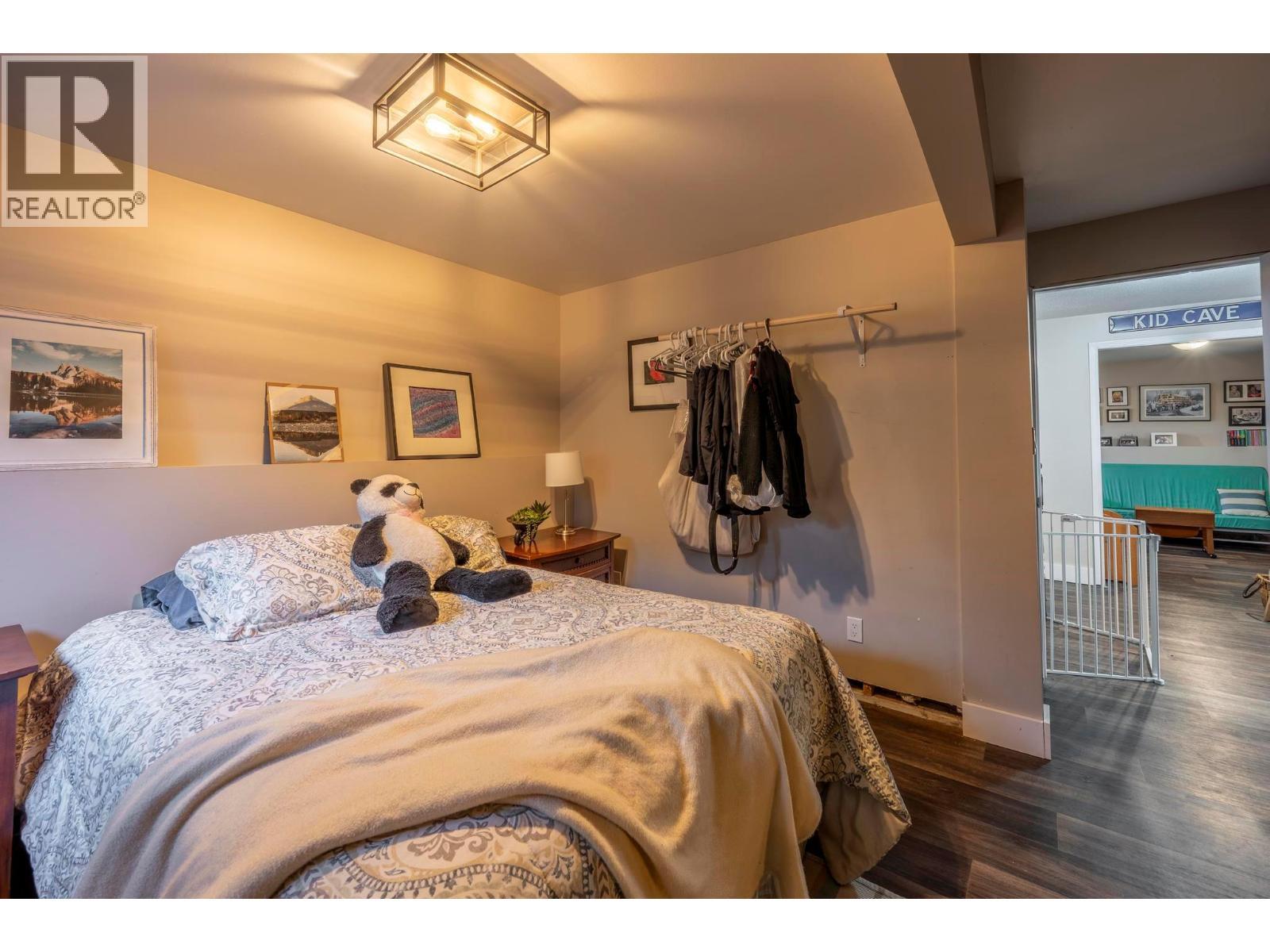 517 12Th Street S, Golden, BC - Indoor Photo Showing Bedroom