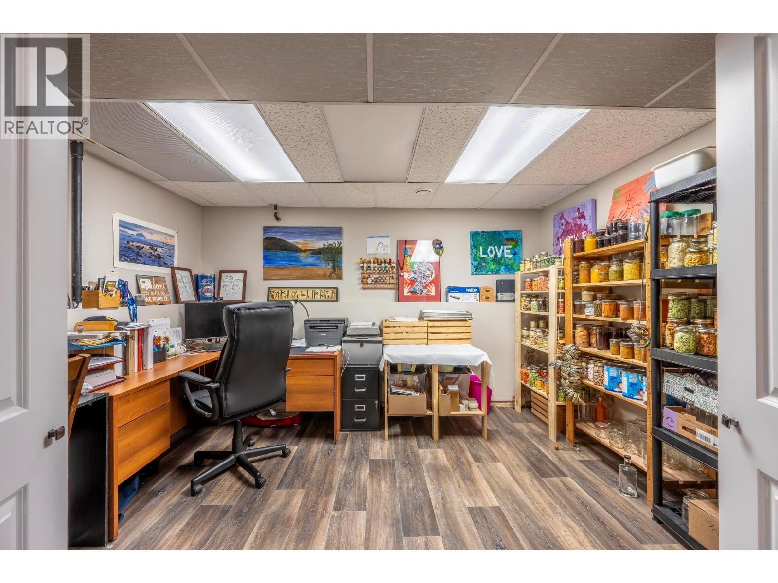 517 12Th Street S, Golden, BC - Indoor Photo Showing Office