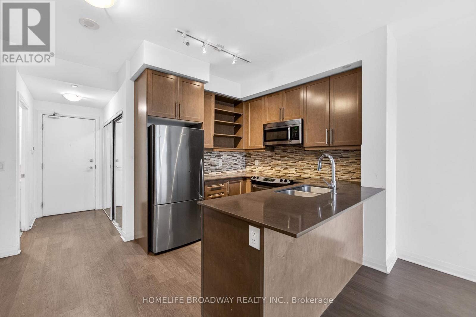 1207 - 55 Oneida Crescent, Richmond Hill, ON - Indoor Photo Showing Kitchen With Double Sink With Upgraded Kitchen