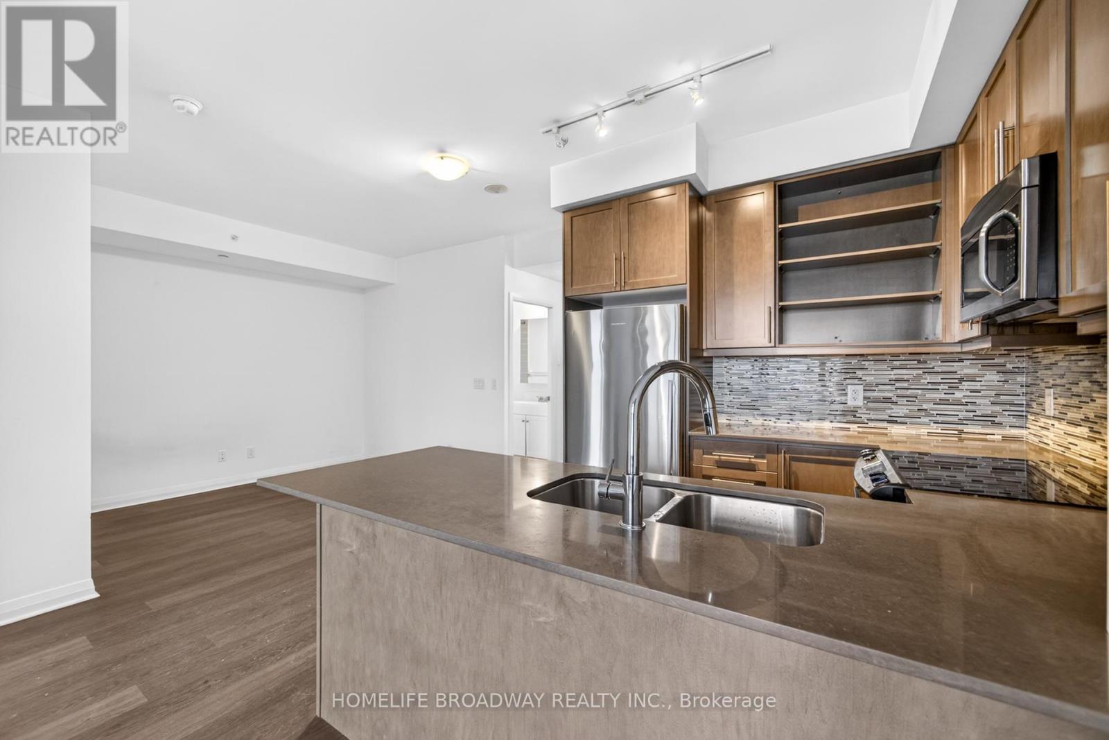 1207 - 55 Oneida Crescent, Richmond Hill, ON - Indoor Photo Showing Kitchen With Double Sink