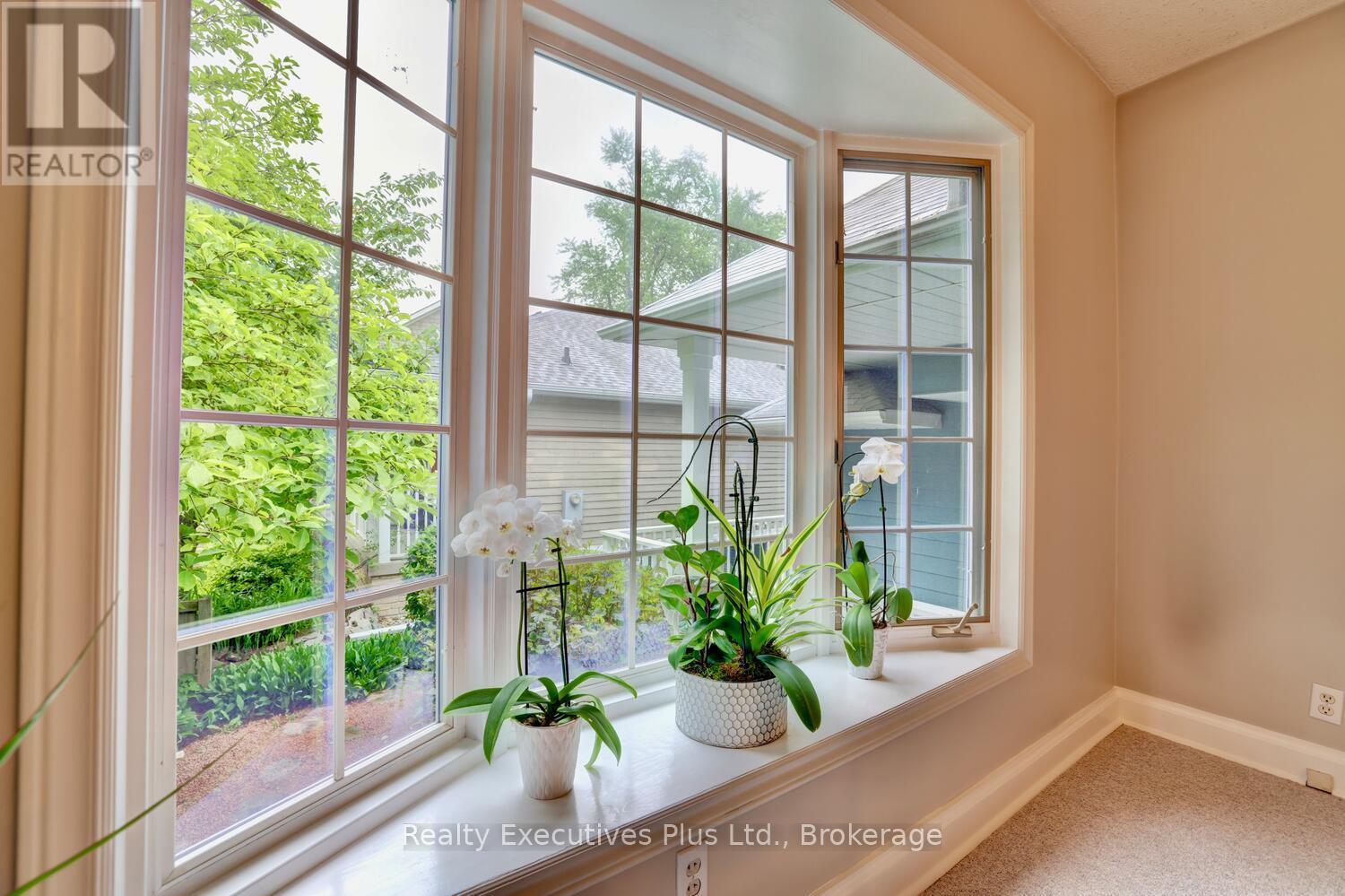 322 Pine Avenue, Oakville (Oo Old Oakville), ON - Indoor Photo Showing Other Room