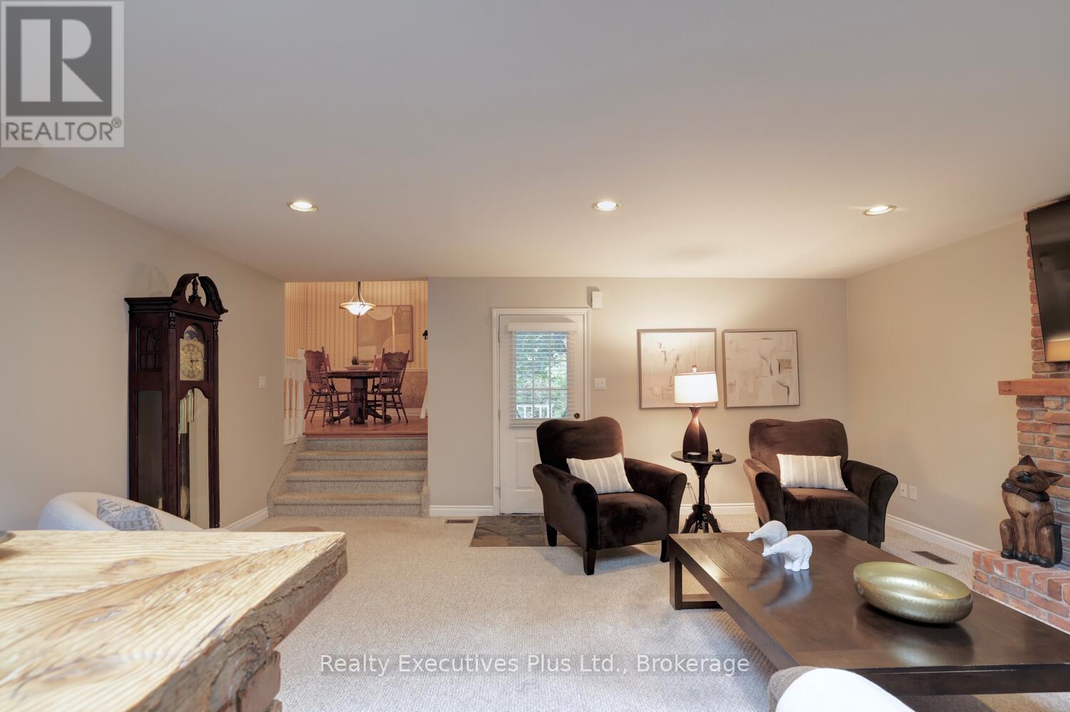 322 Pine Avenue, Oakville (Oo Old Oakville), ON - Indoor Photo Showing Living Room