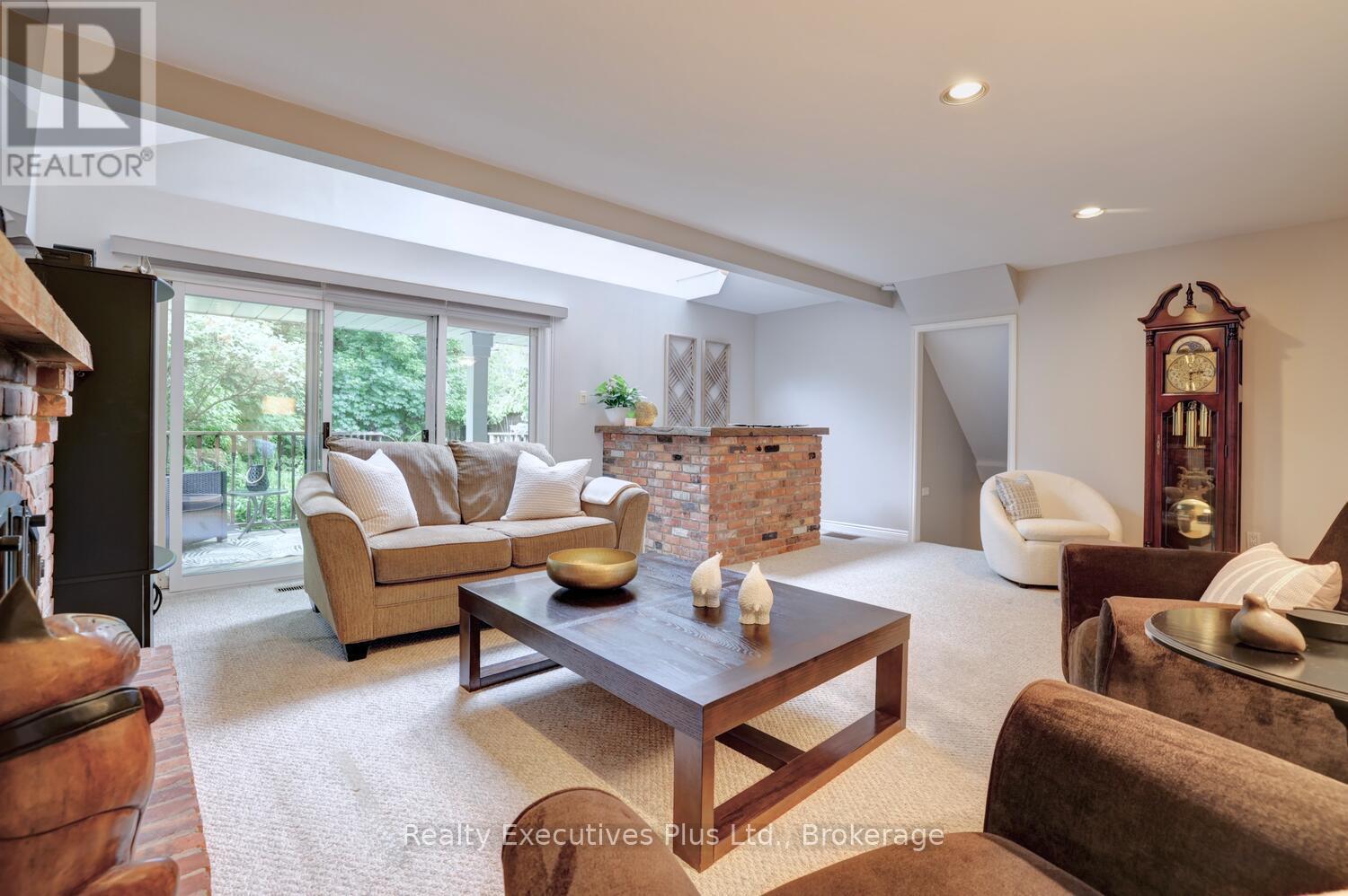 322 Pine Avenue, Oakville (Oo Old Oakville), ON - Indoor Photo Showing Living Room