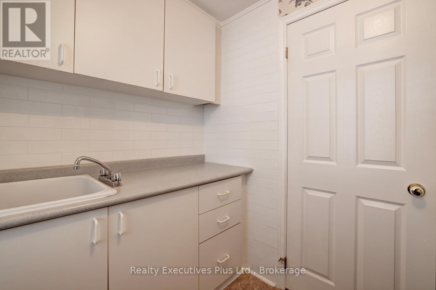 322 Pine Avenue, Oakville (Oo Old Oakville), ON - Indoor