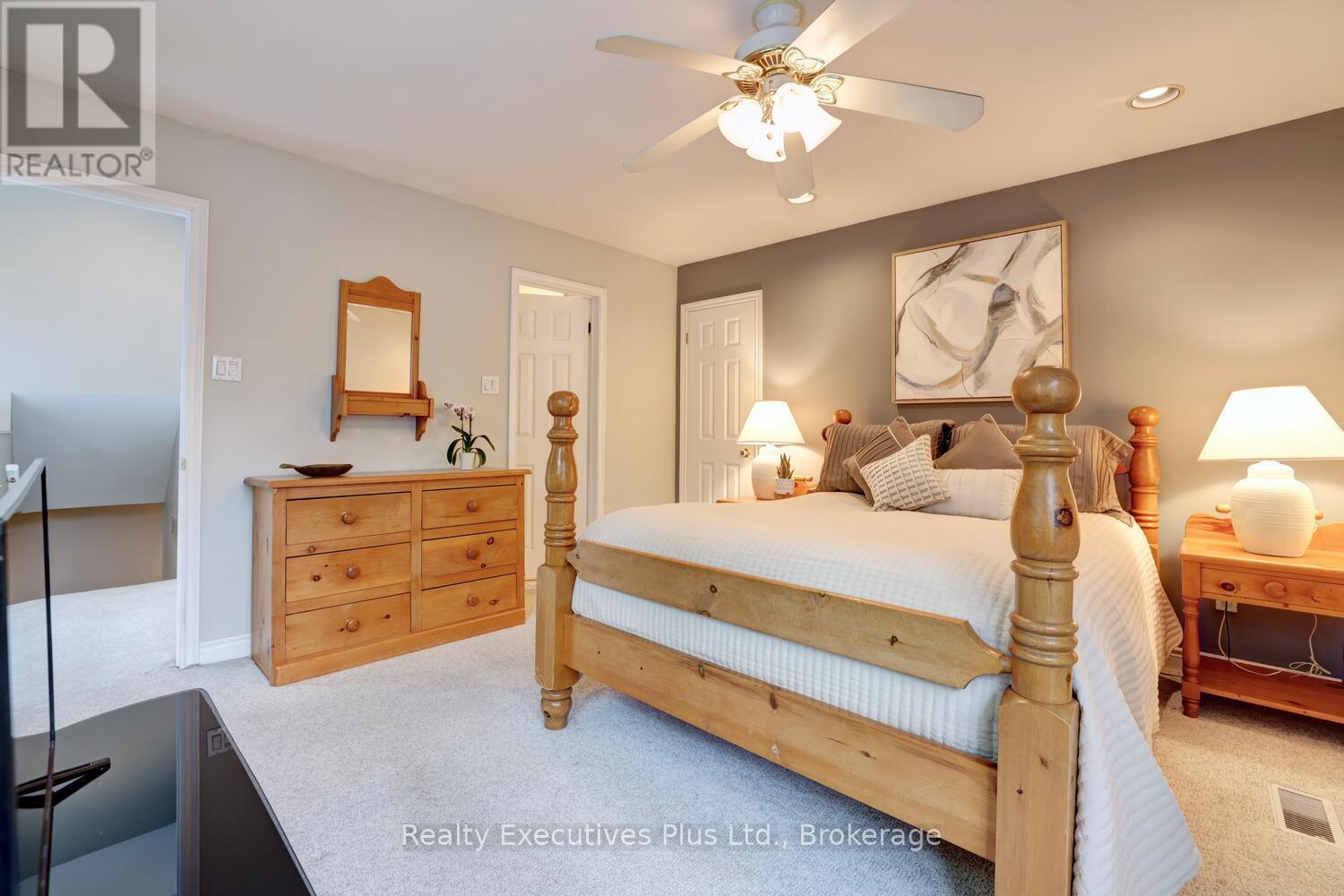 322 Pine Avenue, Oakville (Oo Old Oakville), ON - Indoor Photo Showing Bedroom