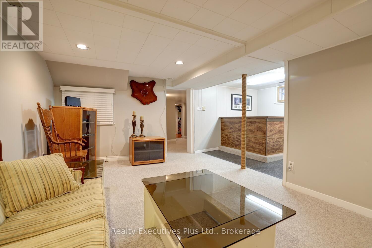 322 Pine Avenue, Oakville (Oo Old Oakville), ON - Indoor