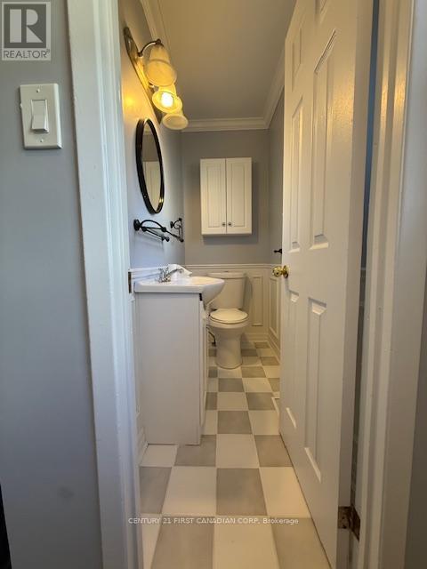 17 Vincent Crescent S, London South (South Q), ON - Indoor Photo Showing Bathroom