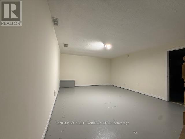 17 Vincent Crescent S, London South (South Q), ON - Indoor