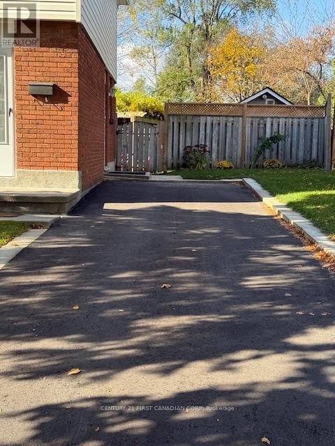 17 Vincent Crescent S, London South (South Q), ON - Outdoor