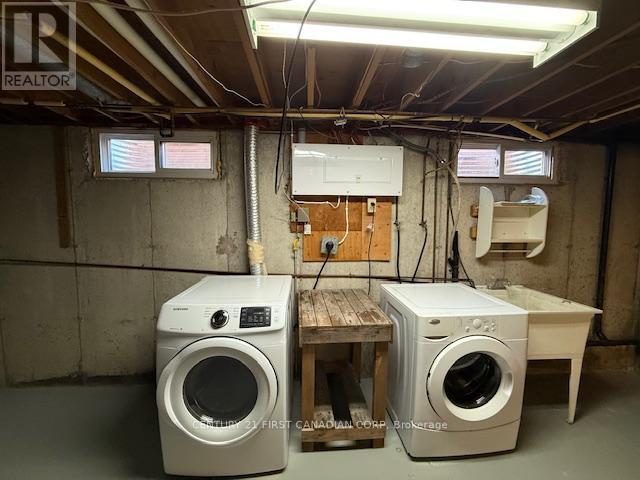17 Vincent Crescent S, London South (South Q), ON - Indoor Photo Showing Laundry Room