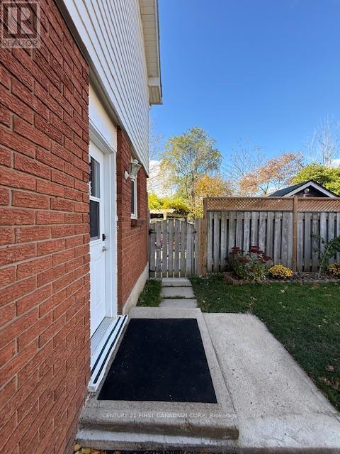 17 Vincent Crescent S, London South (South Q), ON - Outdoor