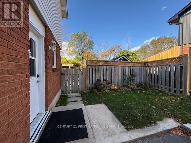 17 Vincent Crescent S, London South (South Q), ON - Outdoor