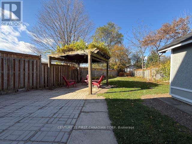 17 Vincent Crescent S, London South (South Q), ON - Outdoor