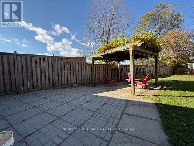 17 Vincent Crescent S, London South (South Q), ON - Outdoor