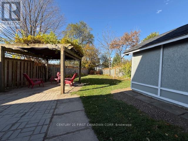 17 Vincent Crescent S, London South (South Q), ON - Outdoor