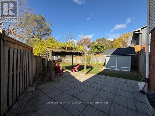 17 Vincent Crescent S, London South (South Q), ON - Outdoor