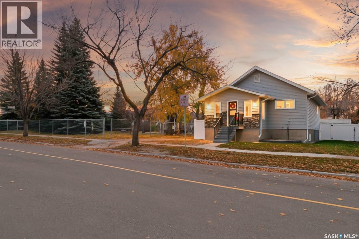 1151 1St Avenue Nw, Moose Jaw, SK - Outdoor