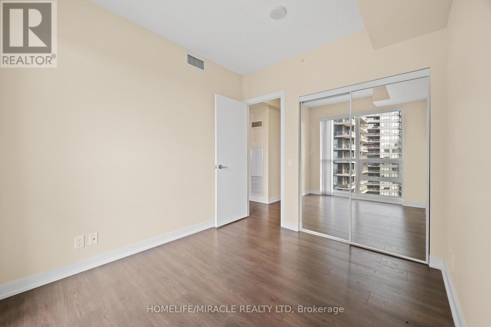 2004 - 2220 Lakeshore Boulevard W, Toronto, ON - Indoor Photo Showing Other Room